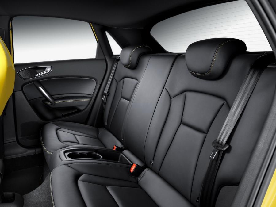 Интерьер Audi S1 Sportback (8X) 2014 года  (WW) (фото 9 из 32)
